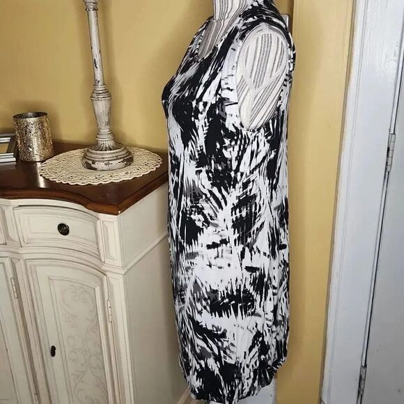 Apt 9 tropical print black ,white and gray cap sleeve t shirt dress women's M - Picture 3 of 4